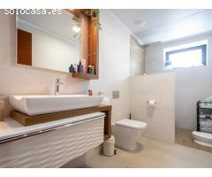 Moderna villa con solárium, sótano y piscina privada, cerca de la playa en La