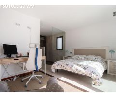 Moderna villa con solárium, sótano y piscina privada, cerca de la playa en La
