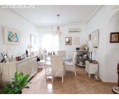 Villa Independiente en Playa Flamenca con Piscina Comunitaria