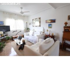 Villa Independiente en Playa Flamenca con Piscina Comunitaria
