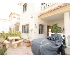 Villa Independiente en Playa Flamenca con Piscina Comunitaria