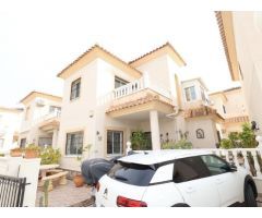 Villa Independiente en Playa Flamenca con Piscina Comunitaria