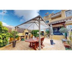 Casa esquinera de 3 dormitorios en la urbanización Molino en Aguas Nuevas