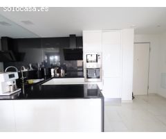 LUMINOSO Y MODERNO PISO DE 2 DORMITORIOS CON VISTAS A LA PISCINA EN RESIDENCIAL
