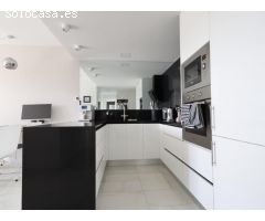 LUMINOSO Y MODERNO PISO DE 2 DORMITORIOS CON VISTAS A LA PISCINA EN RESIDENCIAL