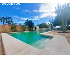 AMPLIO Y LUMINOSO CHALET INDEPENDIENTE CON UN PRECIOSO JARDÍN DE CASI 1.500 M²