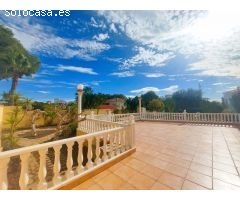 AMPLIO Y LUMINOSO CHALET INDEPENDIENTE CON UN PRECIOSO JARDÍN DE CASI 1.500 M²