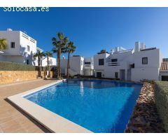 Hermoso y espacioso apartamento en planta baja en una exclusiva comunidad