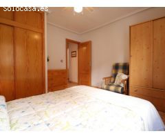AMPLIO APARTAMENTO DE 2 DORMITORIOS EN EL CENTRO DE TORREVIEJA CON PISCINA
