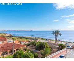 Apartamento de un dormitorio con vistas al mar en Punta Prima.