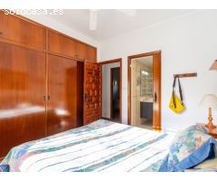 Fantástica villa con gran parcela y piscina privada cerca del mar en Campoamor