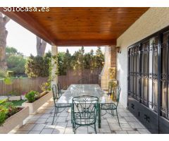 Fantástica villa con gran parcela y piscina privada cerca del mar en Campoamor