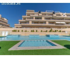 Acogedor apartamento de dos dormitorios con vistas al mar y a la piscina