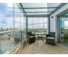 Casa orientada al sur con 3 dormitorios y azotea en Orihuela Costa