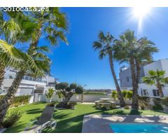 Casa orientada al sur con 3 dormitorios y azotea en Orihuela Costa
