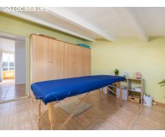TERRENO SITUADO EN LES CON VIVIENDA EN CONSTRUCCION.