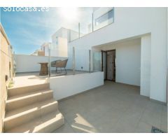 Preciosa villa en venta en El Raso