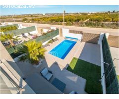 Preciosa villa en venta en El Raso