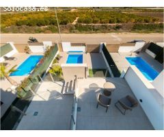 Preciosa villa en venta en El Raso