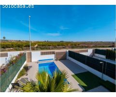 Preciosa villa en venta en El Raso