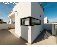 Preciosa villa en venta en El Raso
