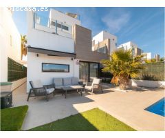 Preciosa villa en venta en El Raso