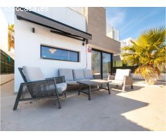 Preciosa villa en venta en El Raso