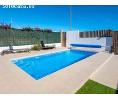 Preciosa villa en venta en El Raso