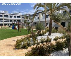 ACOGEDORA CASA ADOSADA EN TORREVIEJA