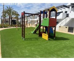 ACOGEDORA CASA ADOSADA EN TORREVIEJA