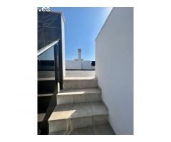 ACOGEDORA CASA ADOSADA EN TORREVIEJA