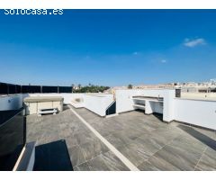 ACOGEDORA CASA ADOSADA EN TORREVIEJA