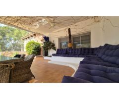 Impresionante villa de 5 dormitorios en Los Balcones - dos piscinas simming