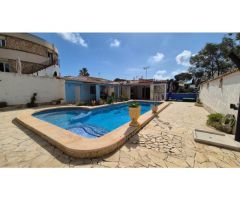 Impresionante villa de 5 dormitorios en Los Balcones - dos piscinas simming