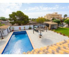 Impresionante villa de 7 dormitorios en Cabo Roig
