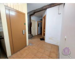 TRASTERO EN EL CENTRO EN LA CALLE EASO DE DONOSTIA EN PLANTA SÓTANO CON ACCESO