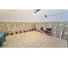 BAJO CON AMPLIA TERRAZA de 30 mts2 EN CALELLA