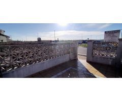 CASA EN EMPURIABRAVA - DOS DORMITORIOS - DOS TERRAZAS - SALON - BAÑO - COCINA