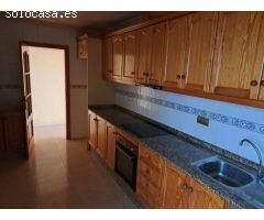 Piso de 3 dormitorios y 2 baños en Almoradí