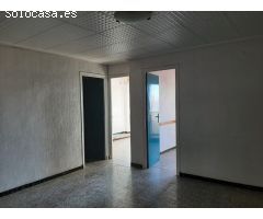 Piso en Elche luminoso en el centro, ideal para reformar y personalizar.
