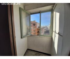 Piso en Elche luminoso en el centro, ideal para reformar y personalizar.