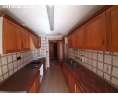 ¡Amplio piso exterior con 3 dormitorios y ascensor en Orihuela