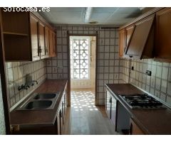 ¡Amplio piso exterior con 3 dormitorios y ascensor en Orihuela