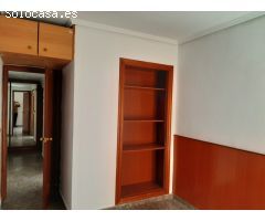 ¡Amplio piso exterior con 3 dormitorios y ascensor en Orihuela
