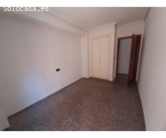 ¡Amplio piso exterior con 3 dormitorios y ascensor en Orihuela