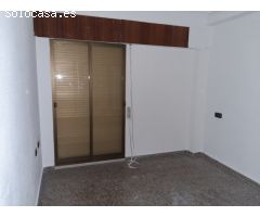 ¡Amplio piso exterior con 3 dormitorios y ascensor en Orihuela