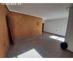 ¡Amplio piso exterior con 3 dormitorios y ascensor en Orihuela