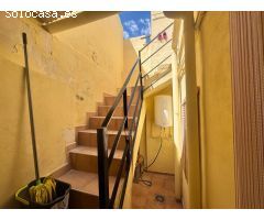 ¡Encantadora casa de pueblo en Mutxamel con 4 dormitorios y terraza!