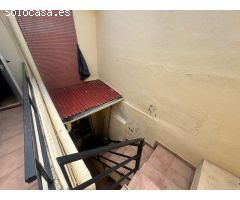 ¡Encantadora casa de pueblo en Mutxamel con 4 dormitorios y terraza!