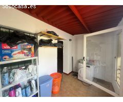 ¡Encantadora casa de pueblo en Mutxamel con 4 dormitorios y terraza!
